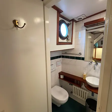 Отель Hotelboot Zwaan Амстердам