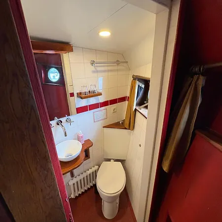 Hotelboot Zwaan Отель