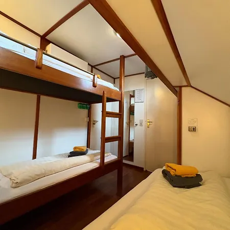 Hotelboot Zwaan * Amsterdam
