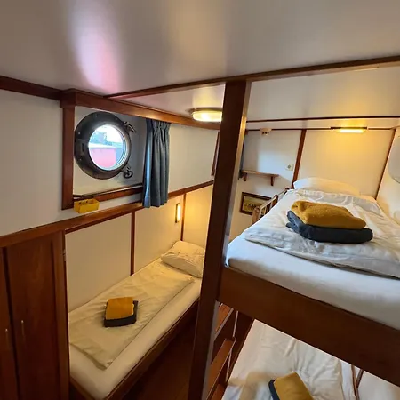 Hotelboot Zwaan * Amsterdam