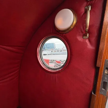 فندق قارب زفان أمستردام