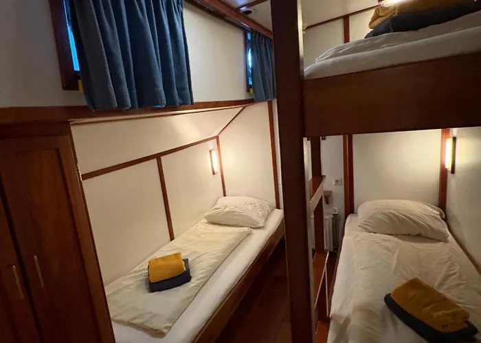 Hotelboot Zwaan Hotell *