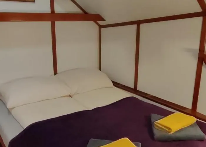 Hotelboot Zwaan * Amsterdam