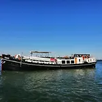 Hotelboot Zwaan