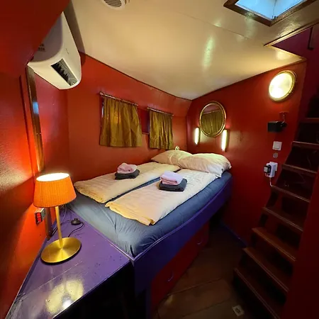 Hotelboot Zwaan Hotel Amsterdam
