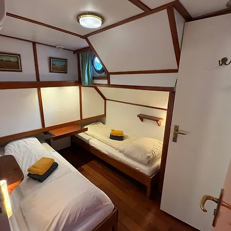 Hotelboot Zwaan Amsterdam