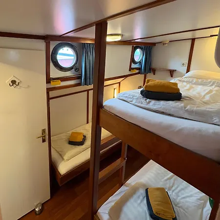 Hotelboot Zwaan Амстердам