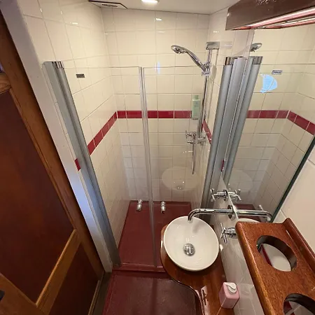 Hotelboot Zwaan * Amsterdam